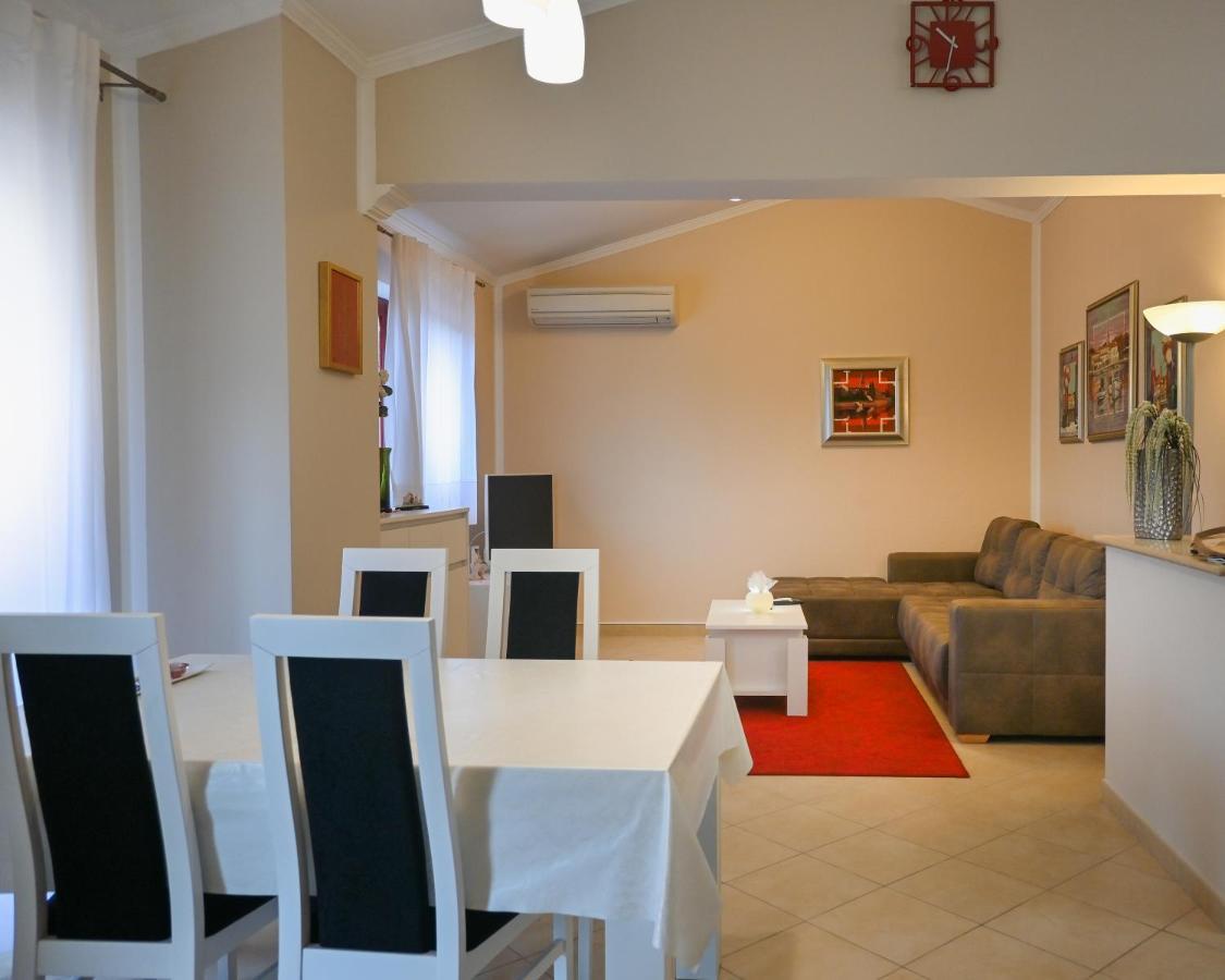 Villa Michelle Karojba Εξωτερικό φωτογραφία