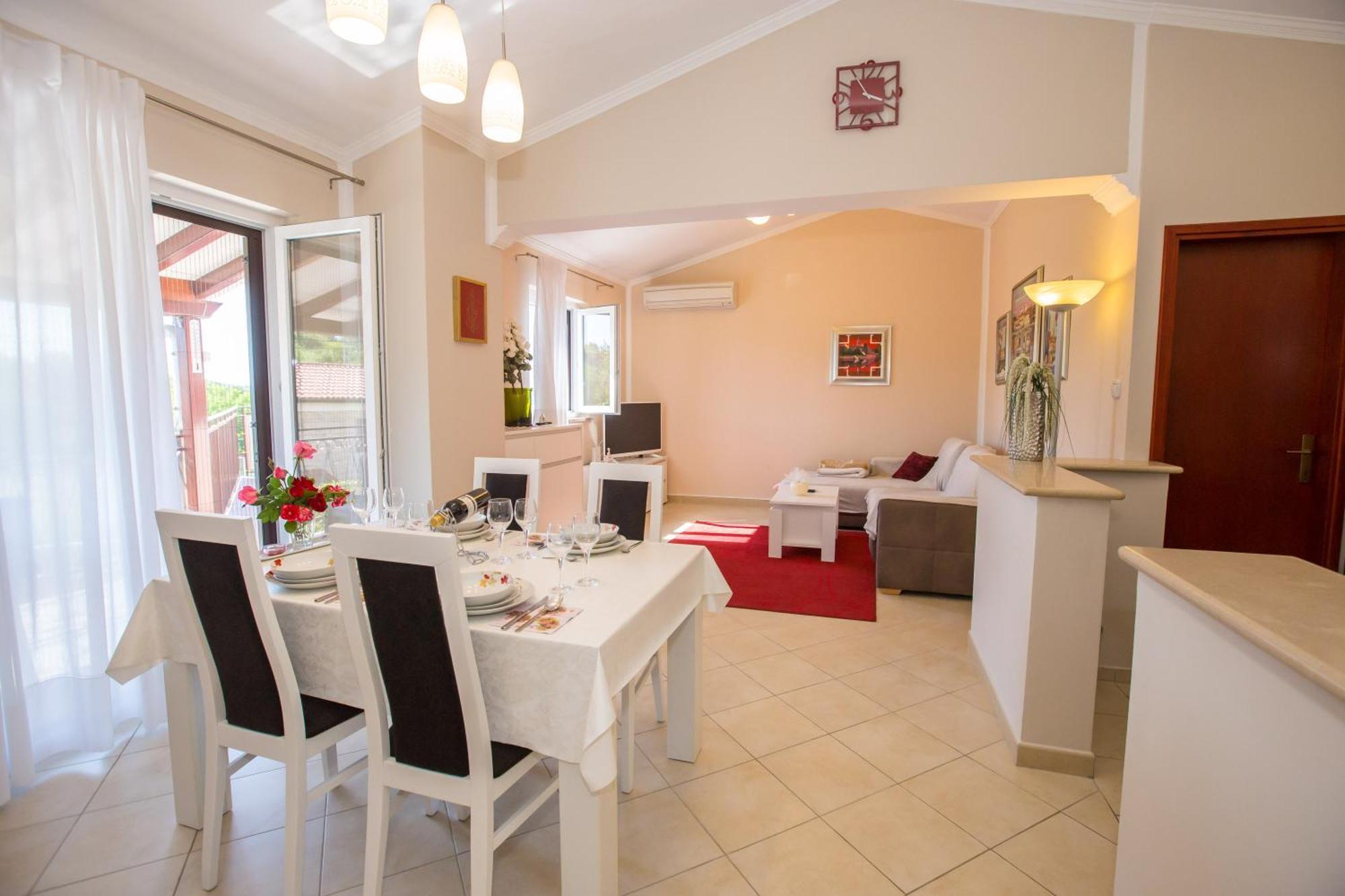 Villa Michelle Karojba Εξωτερικό φωτογραφία