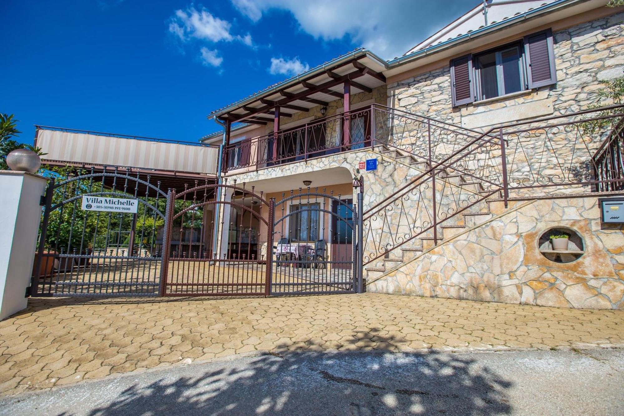 Villa Michelle Karojba Εξωτερικό φωτογραφία