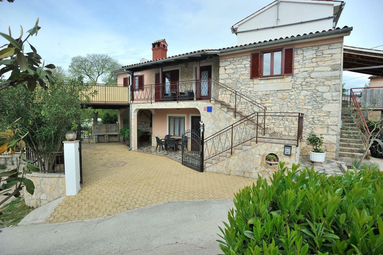 Villa Michelle Karojba Εξωτερικό φωτογραφία