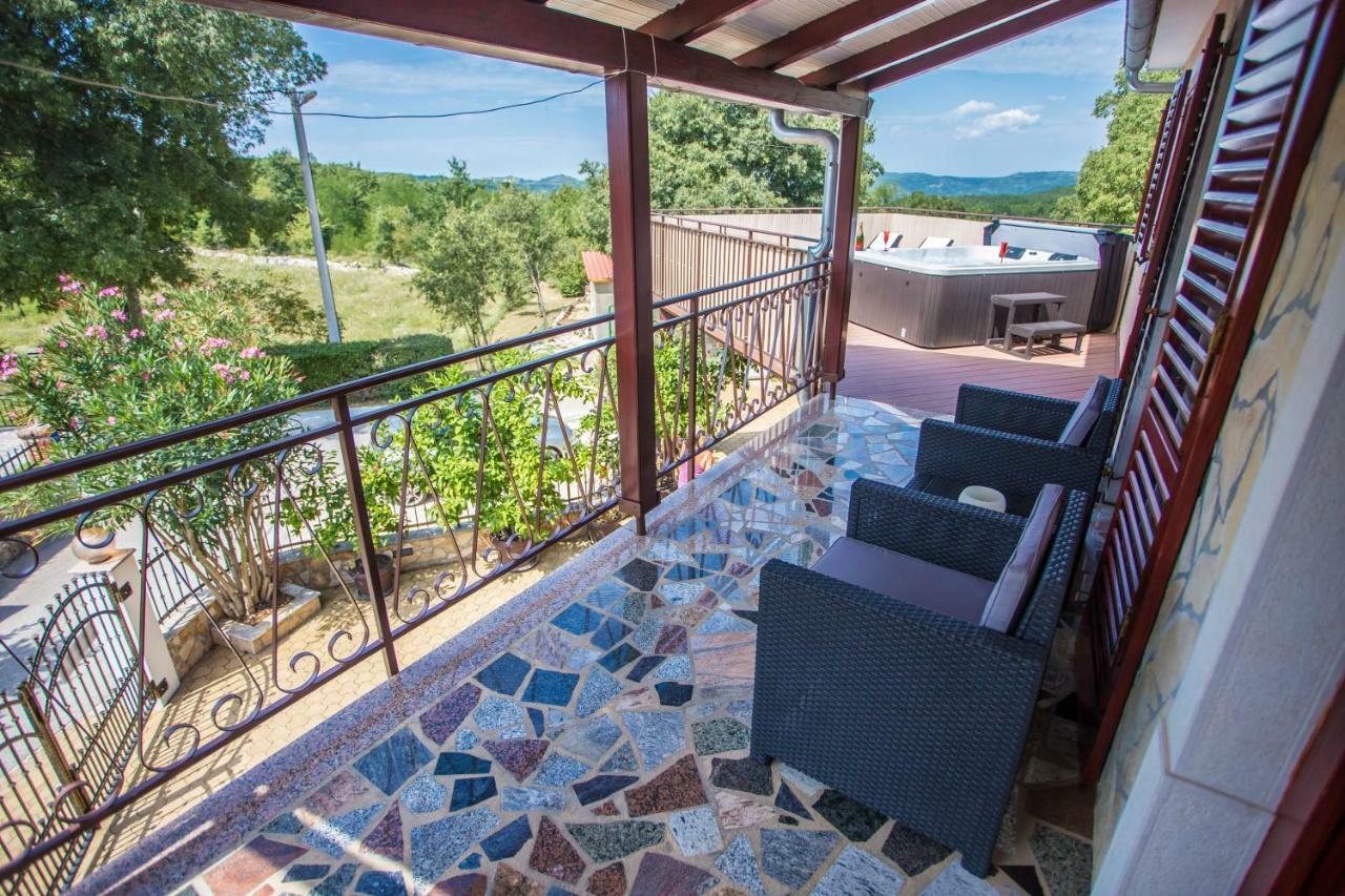 Villa Michelle Karojba Εξωτερικό φωτογραφία