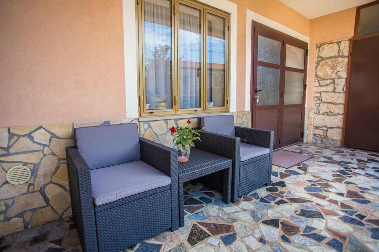 Villa Michelle Karojba Εξωτερικό φωτογραφία