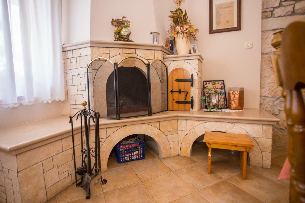 Villa Michelle Karojba Εξωτερικό φωτογραφία
